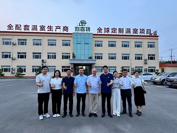 利森特與俄羅斯聯(lián)邦學(xué)院通訊院士交流合作